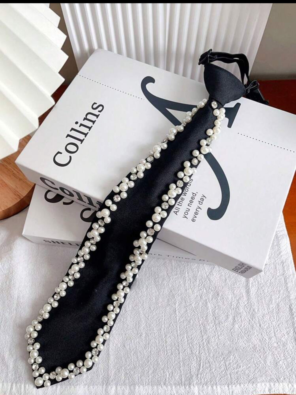 Pearly Pearl Tie